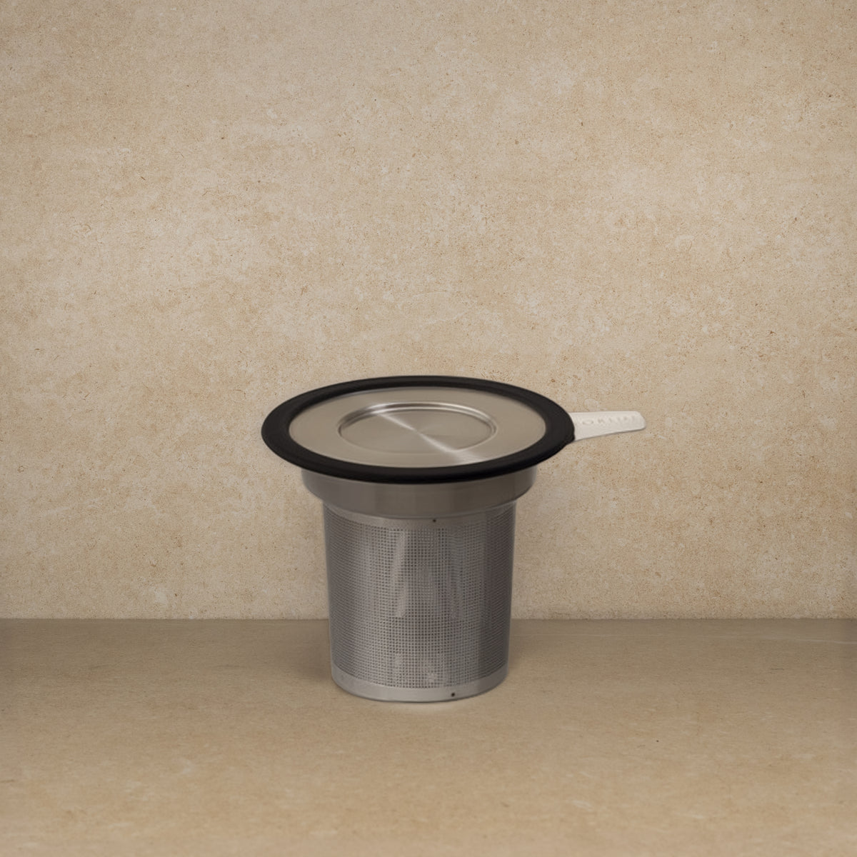 Basket infuser for leaf tea
