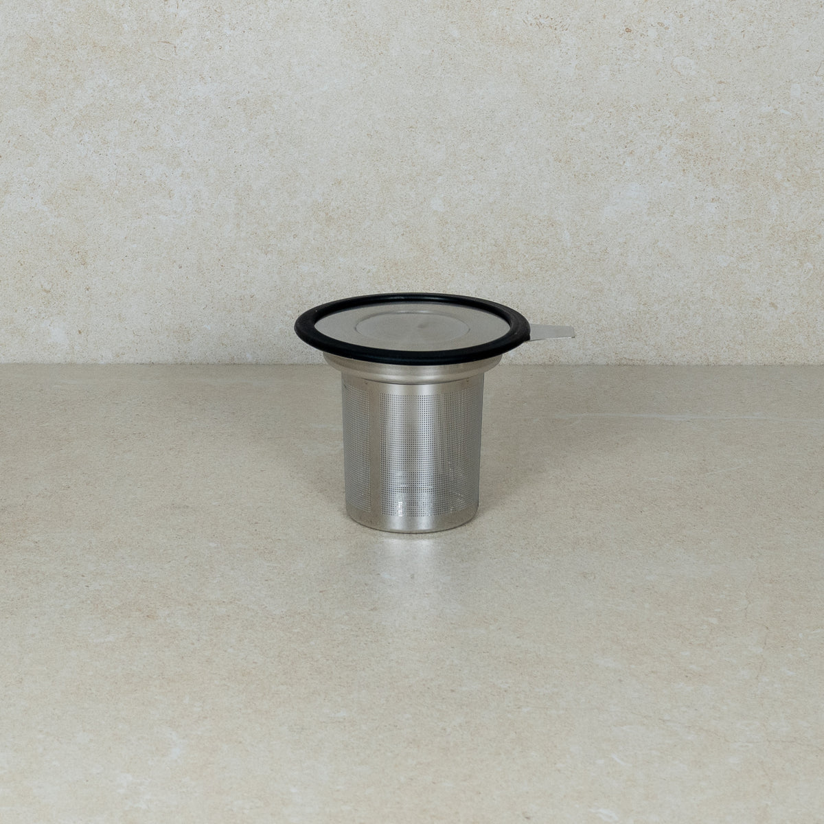 Basket infuser for leaf tea