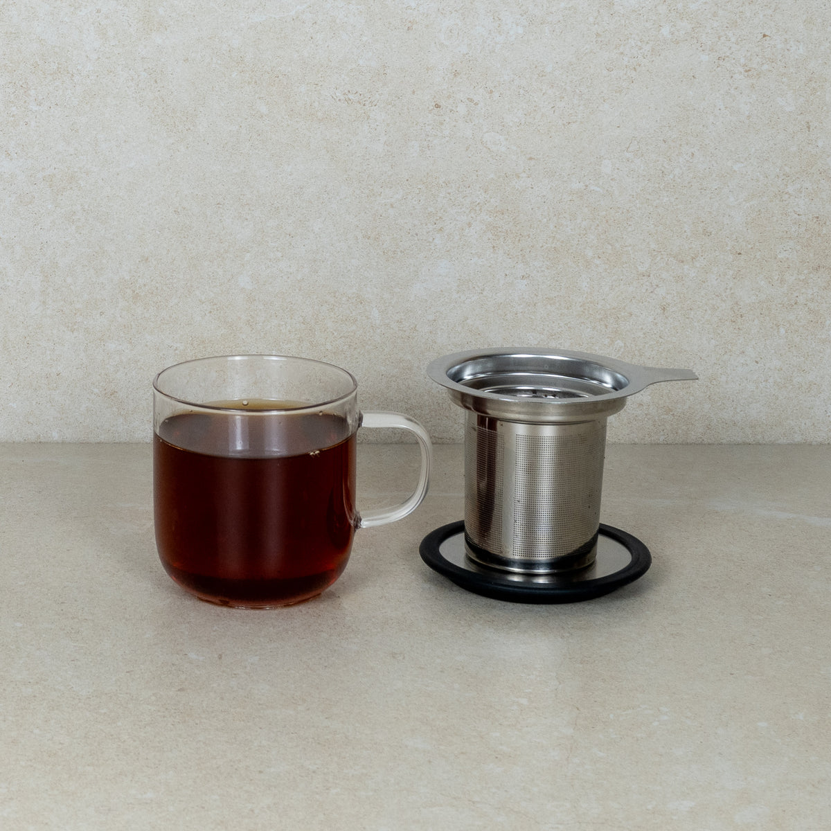 Basket infuser for leaf tea